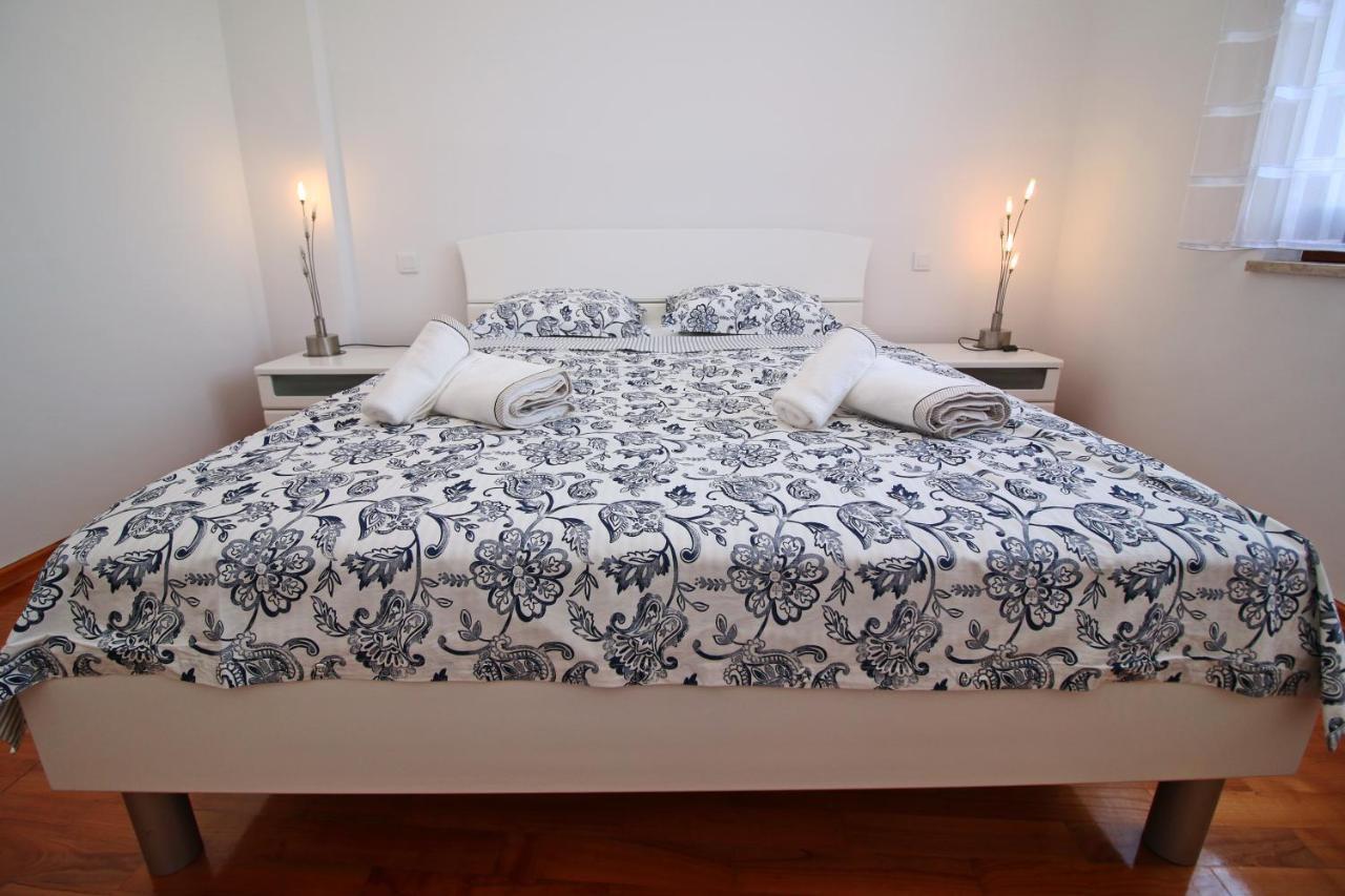 Polo Apartments Ровинь Экстерьер фото