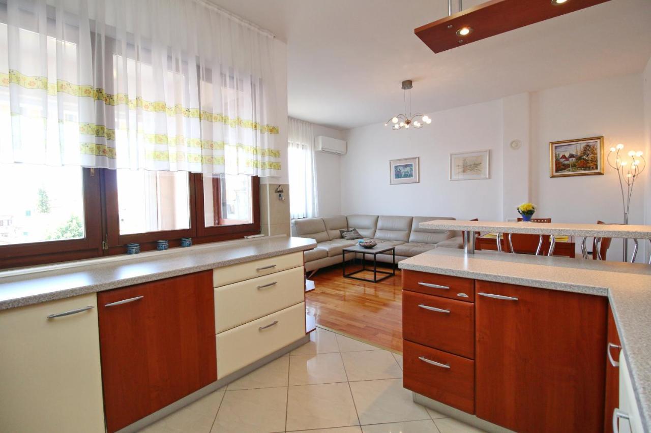 Polo Apartments Ровинь Экстерьер фото