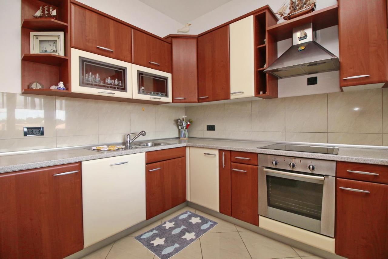 Polo Apartments Ровинь Экстерьер фото