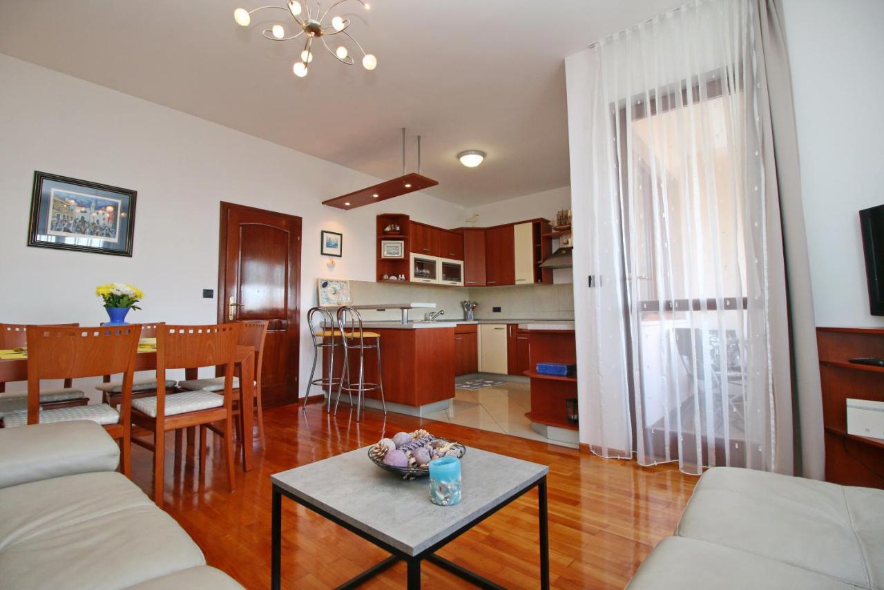 Polo Apartments Ровинь Экстерьер фото
