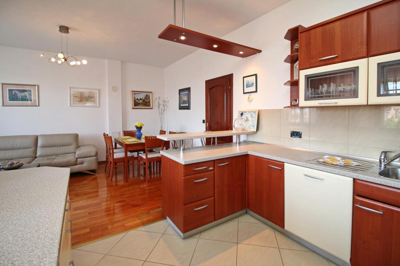 Polo Apartments Ровинь Экстерьер фото