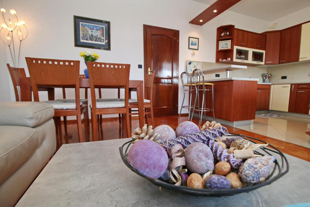 Polo Apartments Ровинь Экстерьер фото