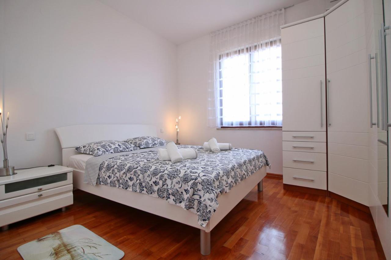 Polo Apartments Ровинь Экстерьер фото
